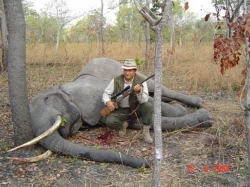 BLASER je 100% spolehlivý a dokonalý i pro lov největší a nebezpečné zvěře v Africe.