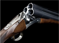 AKKAR - MAMMUT , brokový troják ráže 20/76 Magnum. Impozantní zbraň