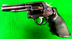 revolver  Smith & Wesson - model 10